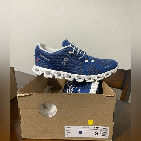 On cloud shoes multiple sizes, price is per pair - Picture 1 of 2